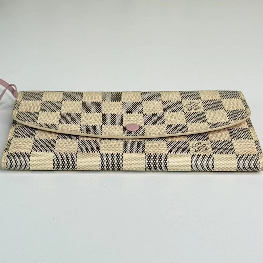 Louis Vuitton Damier Azur Wallet with Classic Checkerboard Design - Picture 5 of 7